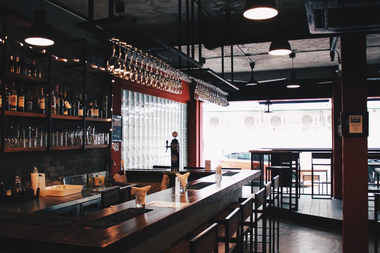 Henry'S Hotel & Gastropub Бангкок Экстерьер фото